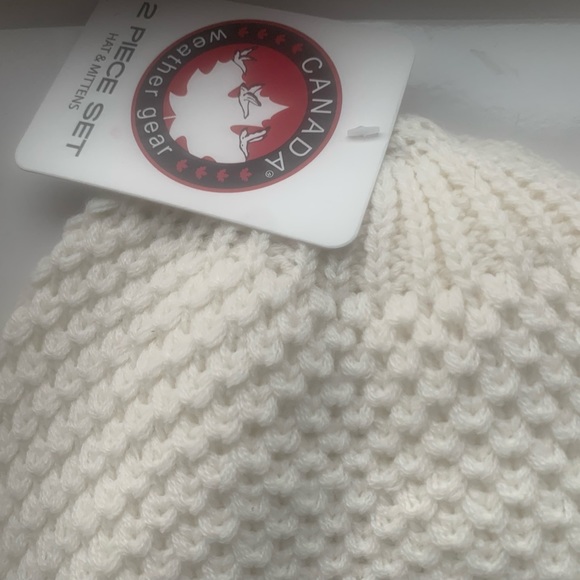 Canada weather gear hat and mitten set - Picture 3 of 4